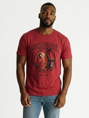 MARVEL (XL) Deadpool Short Sleeve Graphic Tee Red Crew Neck Cotton Blend